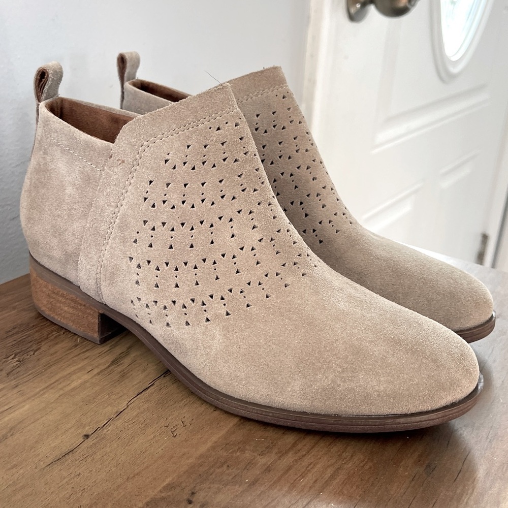 TOMS Woman Suede Ankle Bootie shoes